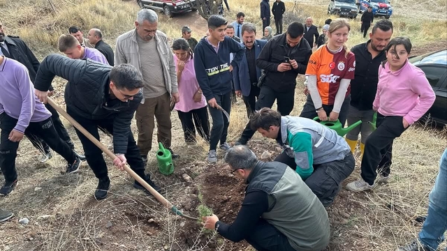Çankırı'da Cumhuriyet'in 102. yılında 102 fidan dikildi