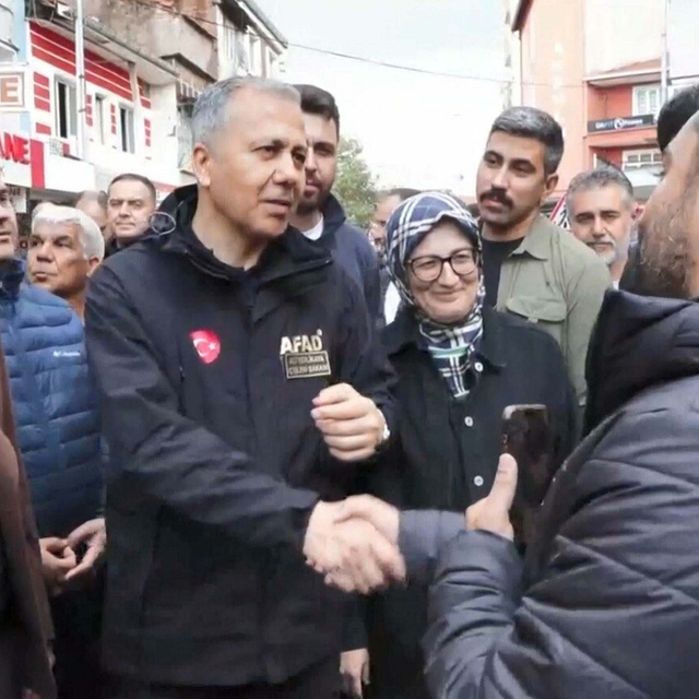 Sındırgı'da 6.1'lik depremde yıkılan ve hasar gören binalar havadan görüntü...