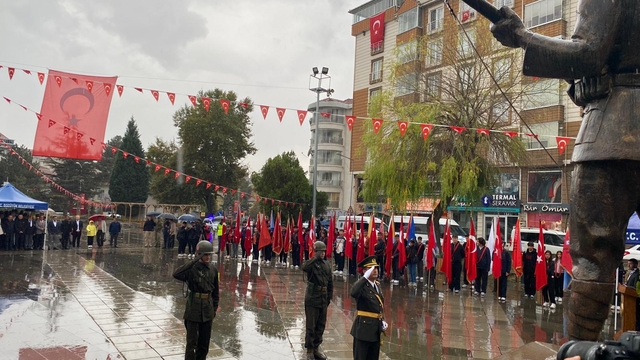 Bilecik'te Cumhuriyet Bayramı dolayısıyla çelenk sunma töreni yapıldı