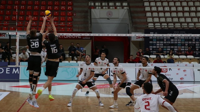 Voleybol: SMS Grup Efeler Ligi