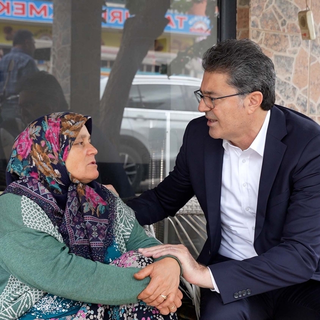 Sındırgı'da 6.1'lik depremde yıkılan ve hasar gören binalar havadan görüntü...