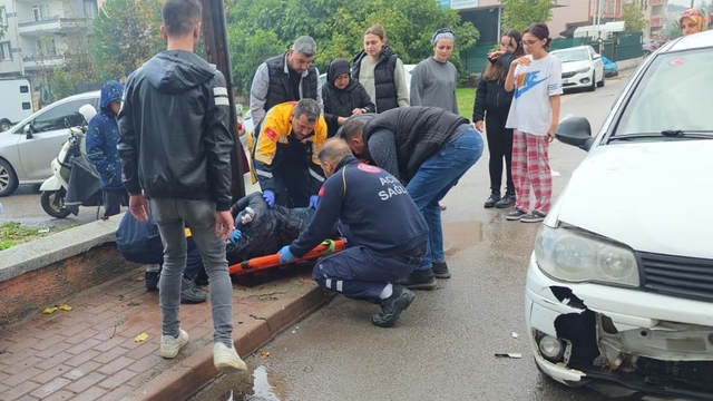 Bursa'da otomobille çarpışan motosikletli ağır yaralandı