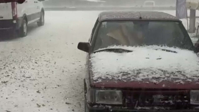 Muğla'da dolu yağışıyla Seydikemer ilçesi beyaza büründü