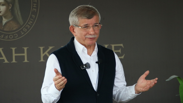 Davutoğlu: Bana ihtiyaç olmadığına inanmasam siyaseti bırakırdım