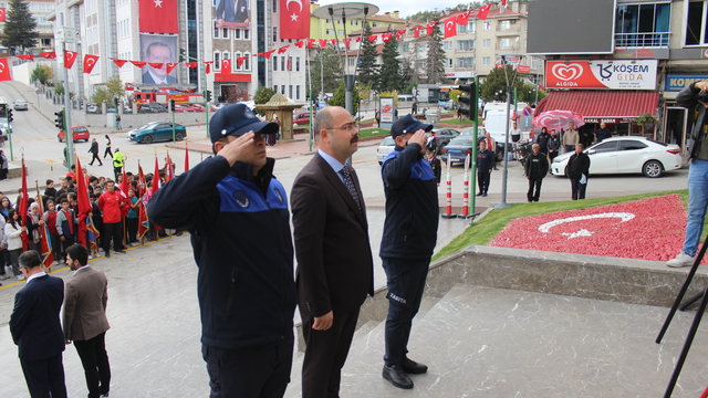 Kastamonu'nun ilçelerinde çelenk sunma töreni düzenlendi