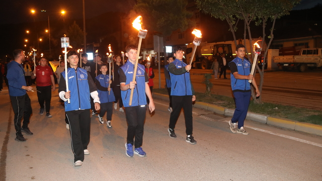 Taşova'da 29 Ekim Cumhuriyet Bayramı bayrak yürüyüşü yapıldı