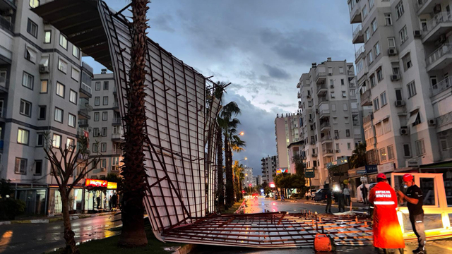 Antalya'da sağanak ve dolu hayatı felç etti (2)