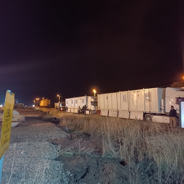 Sındırgı'da 6.1'lik yıkılan ve hasar gören binalar havadan görüntülendi (9)