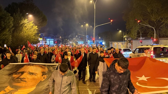 Bilecik'te Cumhuriyet'in 102. yılı dolayısıyla fener alayı düzenlendi