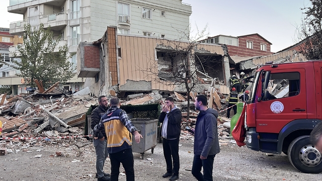 Gebze'de bina çöktü; kurtarma çalışması başlatıldı
