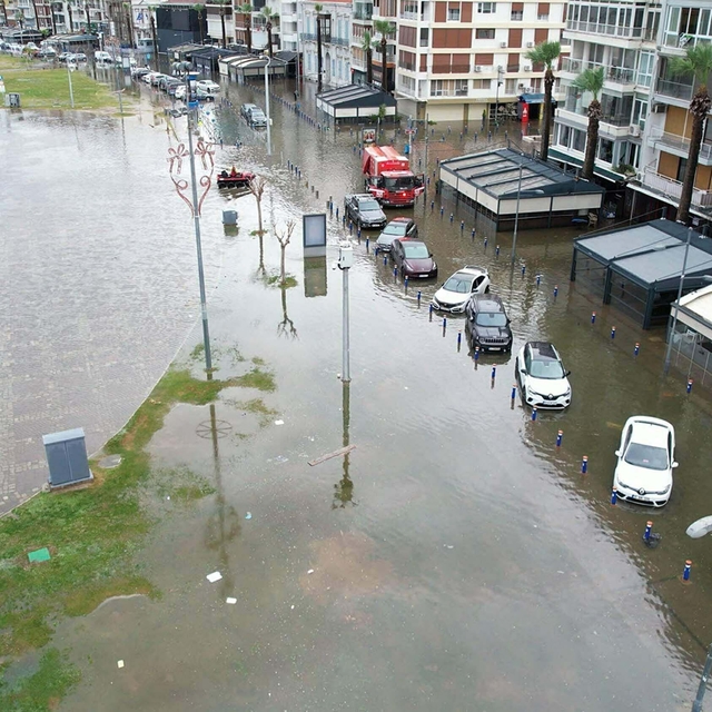 'İzmir'de sel ve kuraklık aynı anda yaşanabilir'