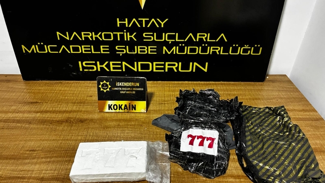 Hatay'da kokain ele geçirilen otomobildeki 2 zanlı tutuklandı