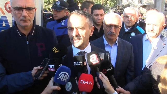 Gebze'de bina çöktü; 5 kişilik aileye ulaşılmaya çalışıyor (8)