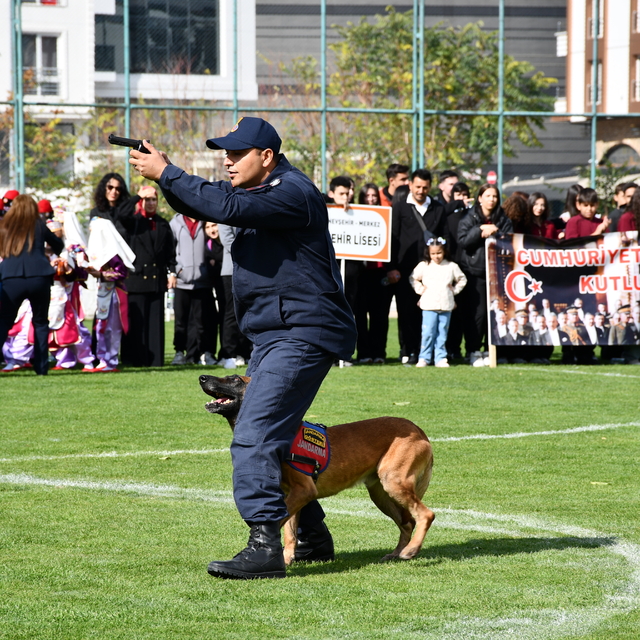 'Nefes'in gösterisi, 29 Ekim kutlamalarında ilgiyle izlendi