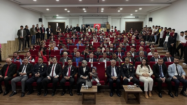 Gaziantep'in İslahiye ve Nurdağı ilçelerinde Cumhuriyet'in 102. yılı kutlandı