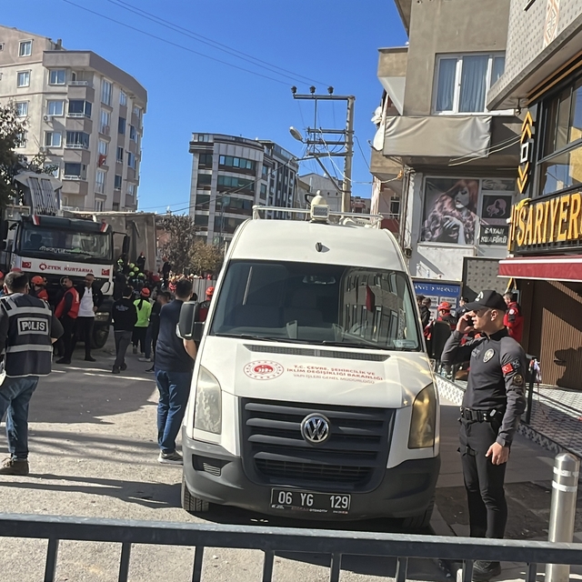 Gebze'de bina çöktü; 5 kişiden birinin cansız bedenine ulaşıldı (9)