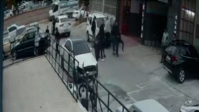 12 kişinin yaralandığı oto boyama atölyesine silahla saldırının görüntüleri ortaya çıktı; 3 gözaltı