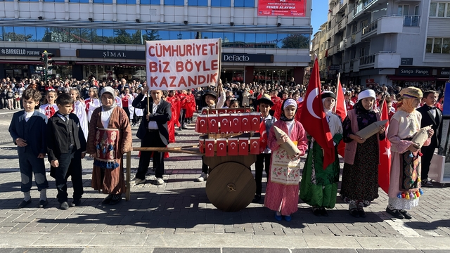 İzmir ve çevre illerde Cumhuriyet'in 102. yıl dönümü kutlandı