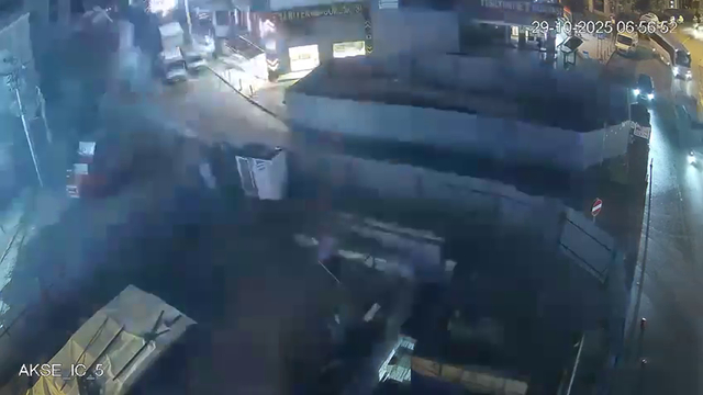 Gebze'de bina çöktü; 5 kişiden 1'i sağ, 2'sinin cansız bedeni çıkarıldı (15)