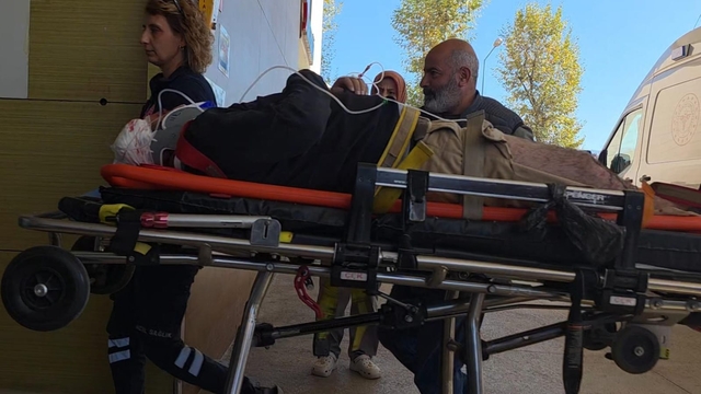 Bursa'da üzerine demir iskele düşen işçi yaralandı