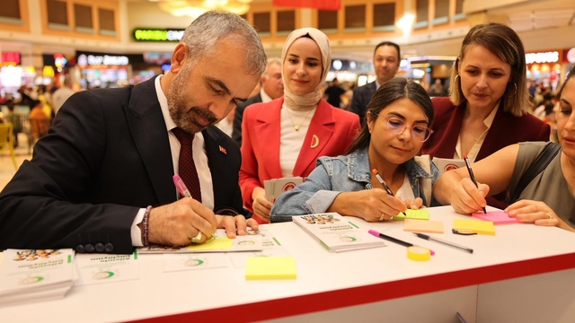 Adana'da "Ailemle Güçlüyüm" standı açıldı