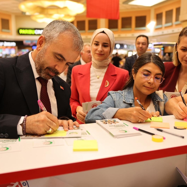 Adana'da "Ailemle Güçlüyüm" standı açıldı
