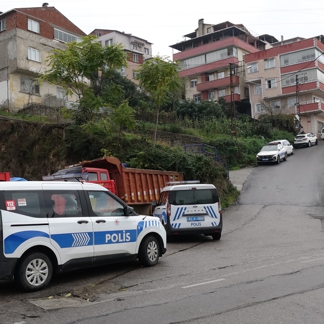 Borç nedeniyle tartıştığı 3 akrabasını silahla ağır yaraladı