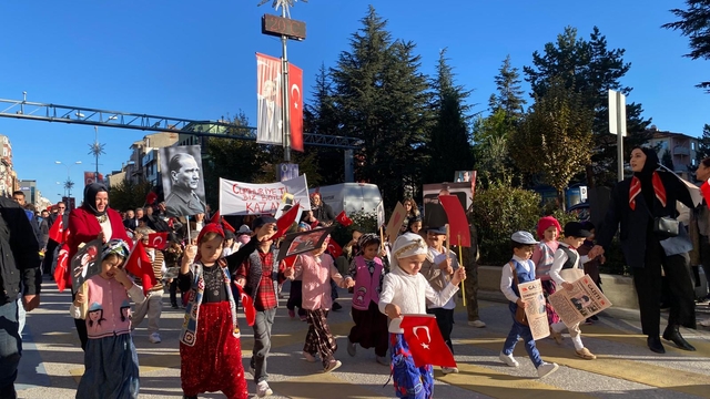 Bilecik'te Cumhuriyet Bayramı nedeniyle kortej yürüyüşü yapıldı