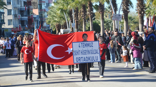 Kocaeli'de Cumhuriyet'in 102. yılı kutlandı