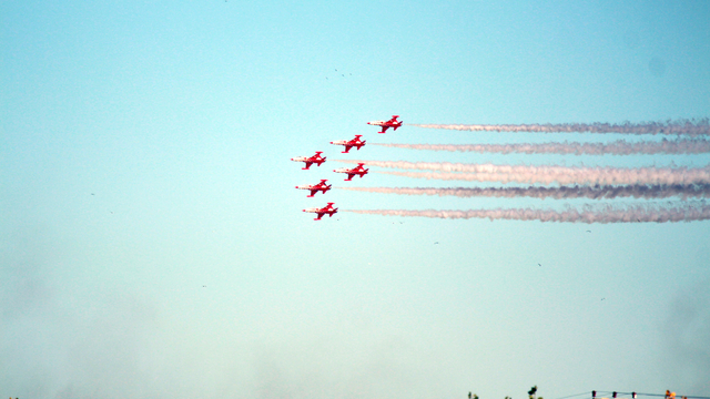 Kırklareli'de Türk Yıldızları'nın gösterisi nefes kesti