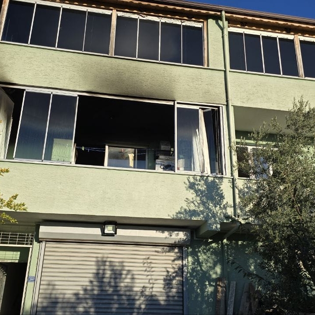 Bursa'da ev yangınında dumandan etkilenen yaşlı çift hastaneye kaldırıldı