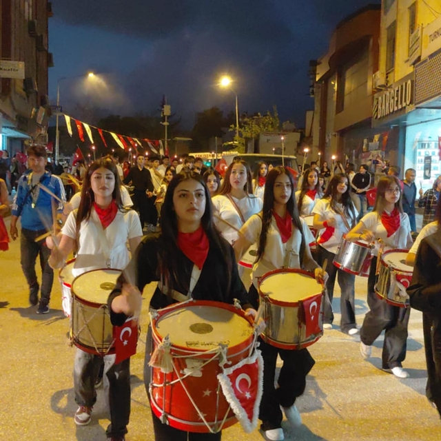 Adana ve Hatay'da fener alayı düzenlendi