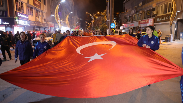 Hakkari'de Cumhuriyet Bayramı kortej yürüyüşüyle kutlandı