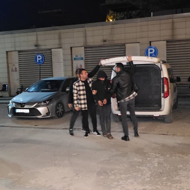 Bursa'da kesinleşmiş 12 yıl hapis cezası bulunan firari çalıntı motosikletl...