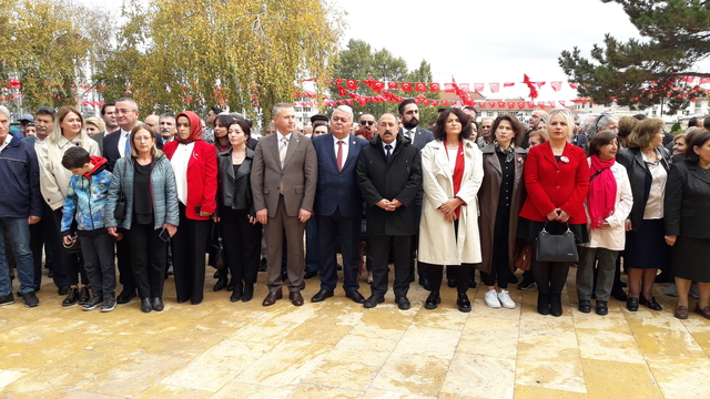 Sivas'ta CHP İl Teşkilatı Cumhuriyet Bayramı'nı kutladı