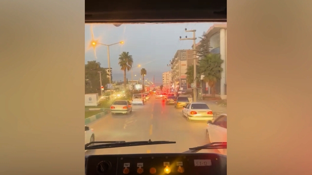 Osmaniye'de duyarlı sürücüler, itfaiyeye koridor oluşturdu