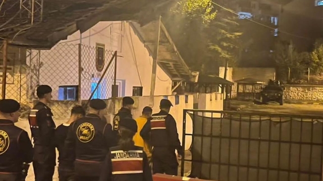 Tokat'ta evden hırsızlık yaptıkları iddia edilen 3 kişi tutuklandı