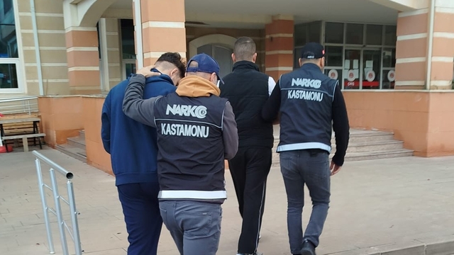 Kastamonu'da uyuşturucu haplarla yakalanan 2 zanlı tutuklandı