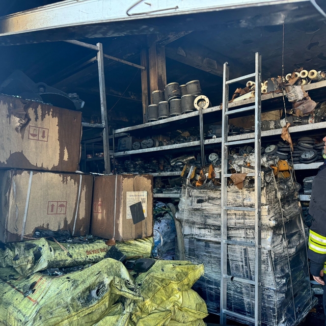 Gaziantep'te hırdavat dükkanında çıkan yangın söndürüldü