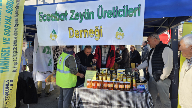 Çanakkale'de "Eceabat Zeytinyağı Festivali ve Zeytin Hasat Şenliği" düzenlendi