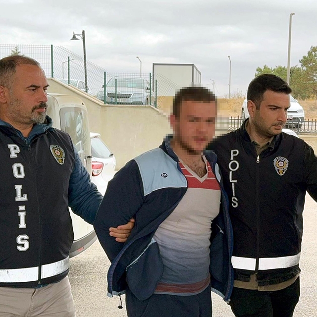 Anne ve babasını öldürüp, 3 akrabasını yaralayan sanığa 74 yıl hapis cezası