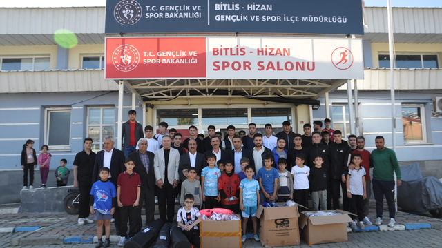 Hizan'da sporculara malzeme desteği