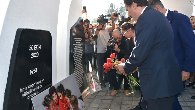 İzmir'de depremde hayatını kaybedenler anıldı