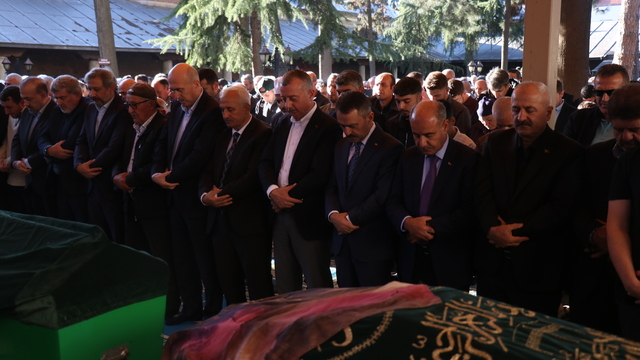 Gebze'de çöken binada yaşamını yitiren aynı aileden 4 kişi toprağa verildi