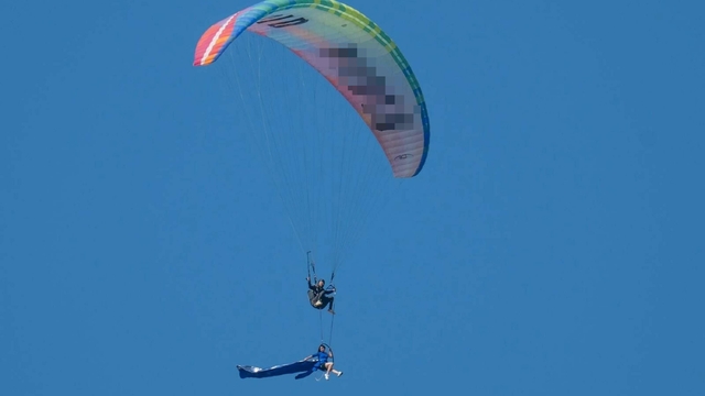 İranlı paraşüt pilotu ve jimnastikçiden Babadağ semalarında akrobatik gösteri