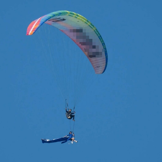 İranlı paraşüt pilotu ve jimnastikçiden Babadağ semalarında akrobatik göste...