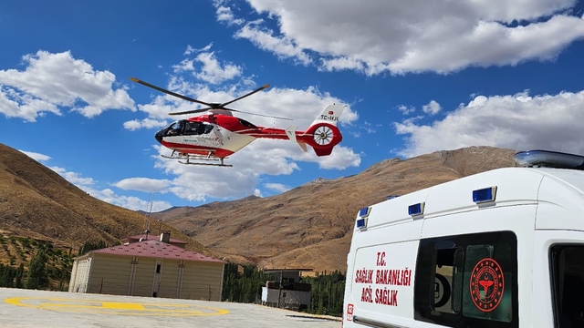 Van'da kalp rahatsızlığı yaşayan hasta, ambulans helikopterle hastaneye nakledildi