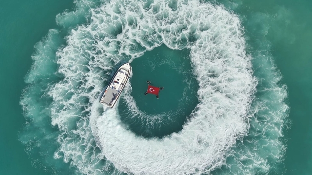 Denizde Türk bayrağı açarak Cumhuriyet Bayramı'nı kutladılar