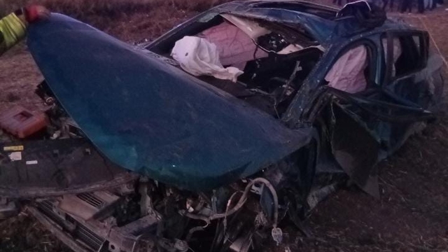 Lastiği patlayan otomobil, takla atarak tarlaya girdi: 1 ölü, 2 yaralı