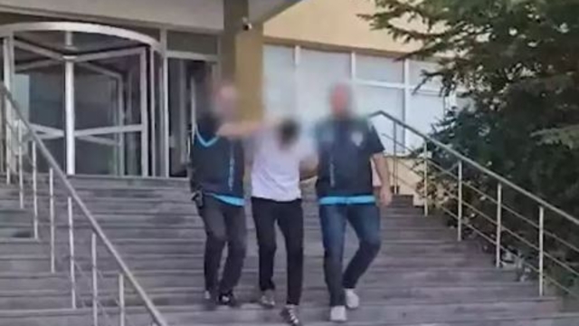 Camide komşusunu bıçaklayarak öldüren sanık: Eşini balkonda gördüm ve ona 'kocanın leşini topla' dedim